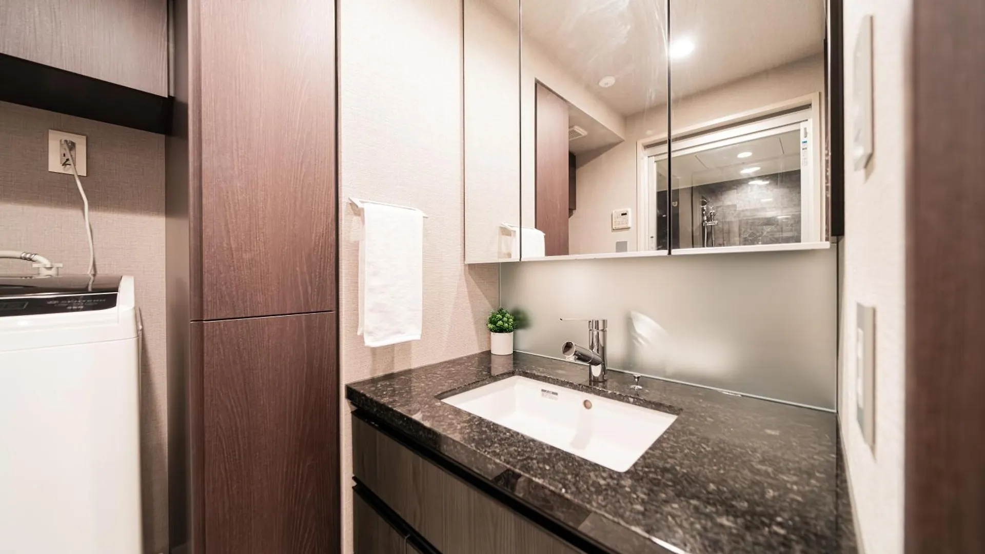 Roppongi 2 Bedrooms 3 Beds Tokyo Appartamento